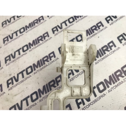 Кронштейн двери передних правых Hyundai i30 2007-2012 9042200400